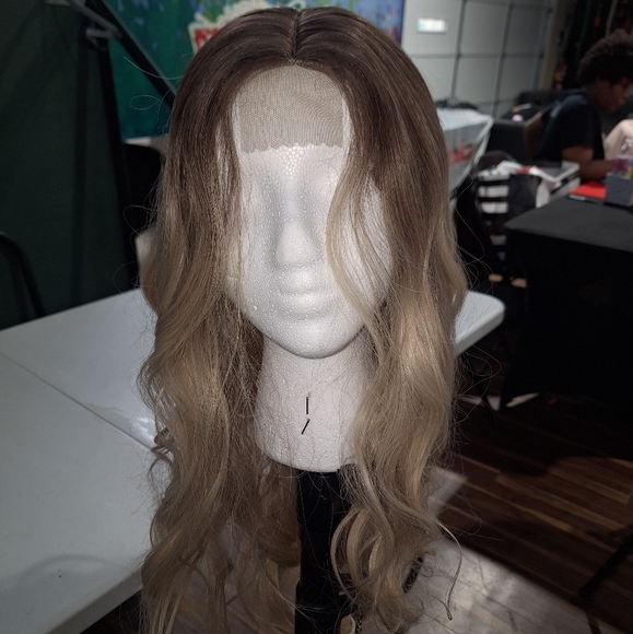 Elegant Blonde Wavy Wig - Picture 1 of 4